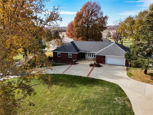 $615,000 | 2100 85th Road Northeast, St. Joseph, MO 64507