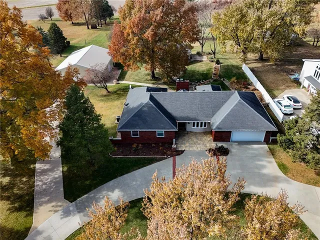 $615,000 | 2100 85th Road Northeast, St. Joseph, MO 64507