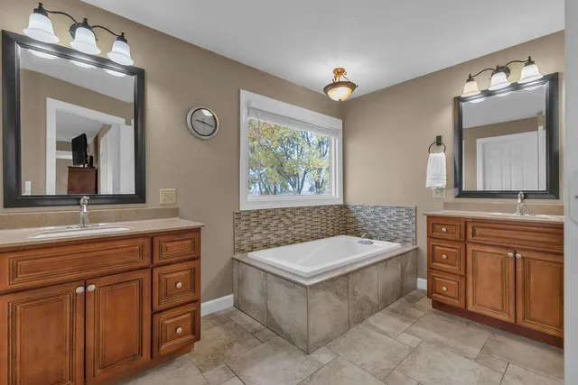 $615,000 | 2100 85th Road Northeast, St. Joseph, MO 64507