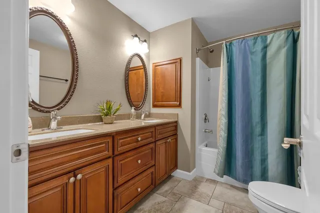 $615,000 | 2100 85th Road Northeast, St. Joseph, MO 64507