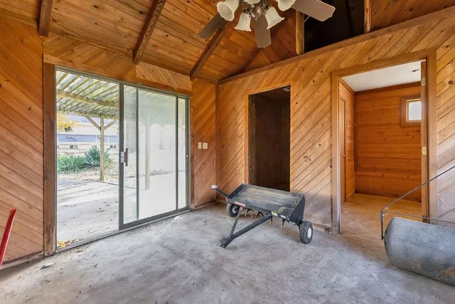 $615,000 | 2100 85th Road Northeast, St. Joseph, MO 64507