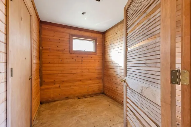 $615,000 | 2100 85th Road Northeast, St. Joseph, MO 64507