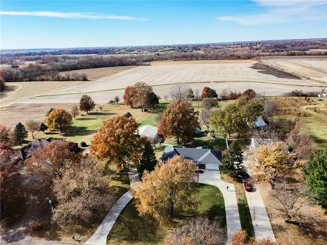 $615,000 | 2100 85th Road Northeast, St. Joseph, MO 64507