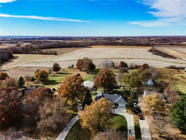 $615,000 | 2100 85th Road Northeast, St. Joseph, MO 64507