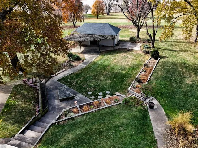 $615,000 | 2100 85th Road Northeast, St. Joseph, MO 64507