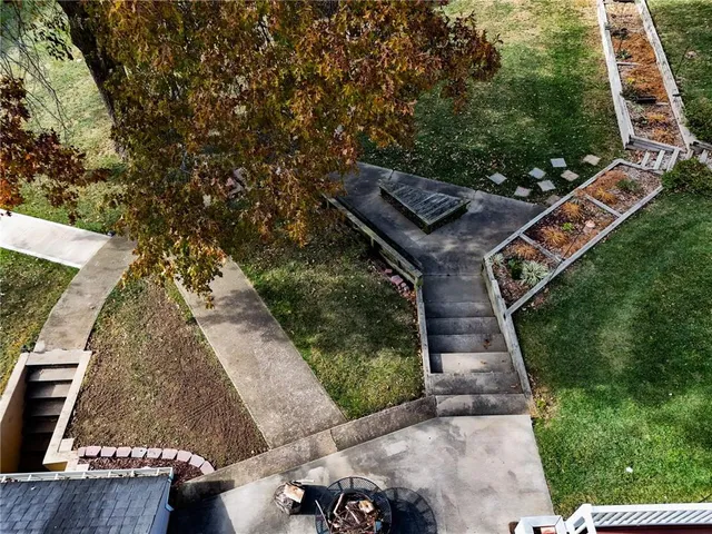 $615,000 | 2100 85th Road Northeast, St. Joseph, MO 64507