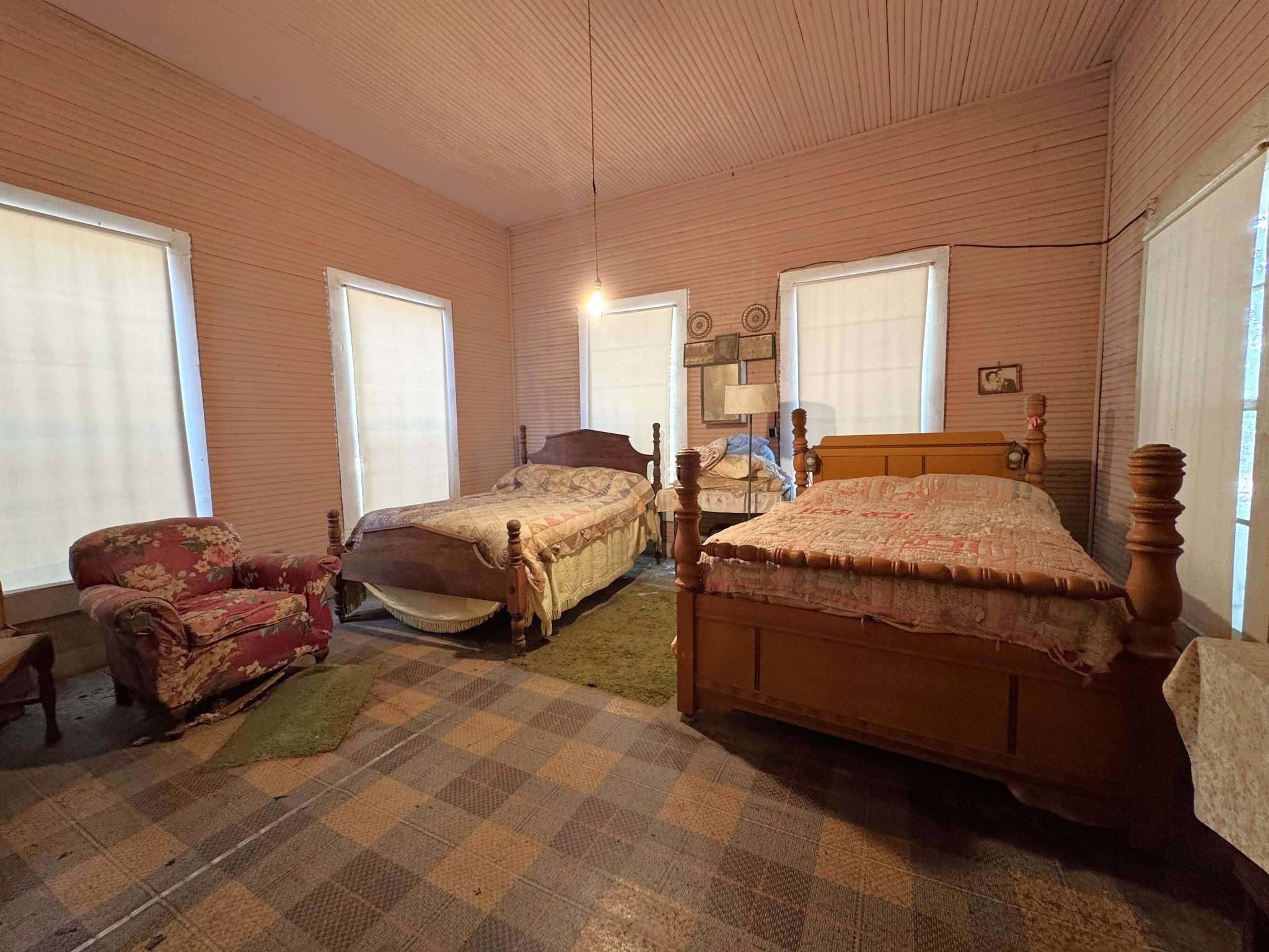 Tbd South Pitzer Street Colmesneil, TX 75938 - Photo 19 of 43 a bedroom with bed and window