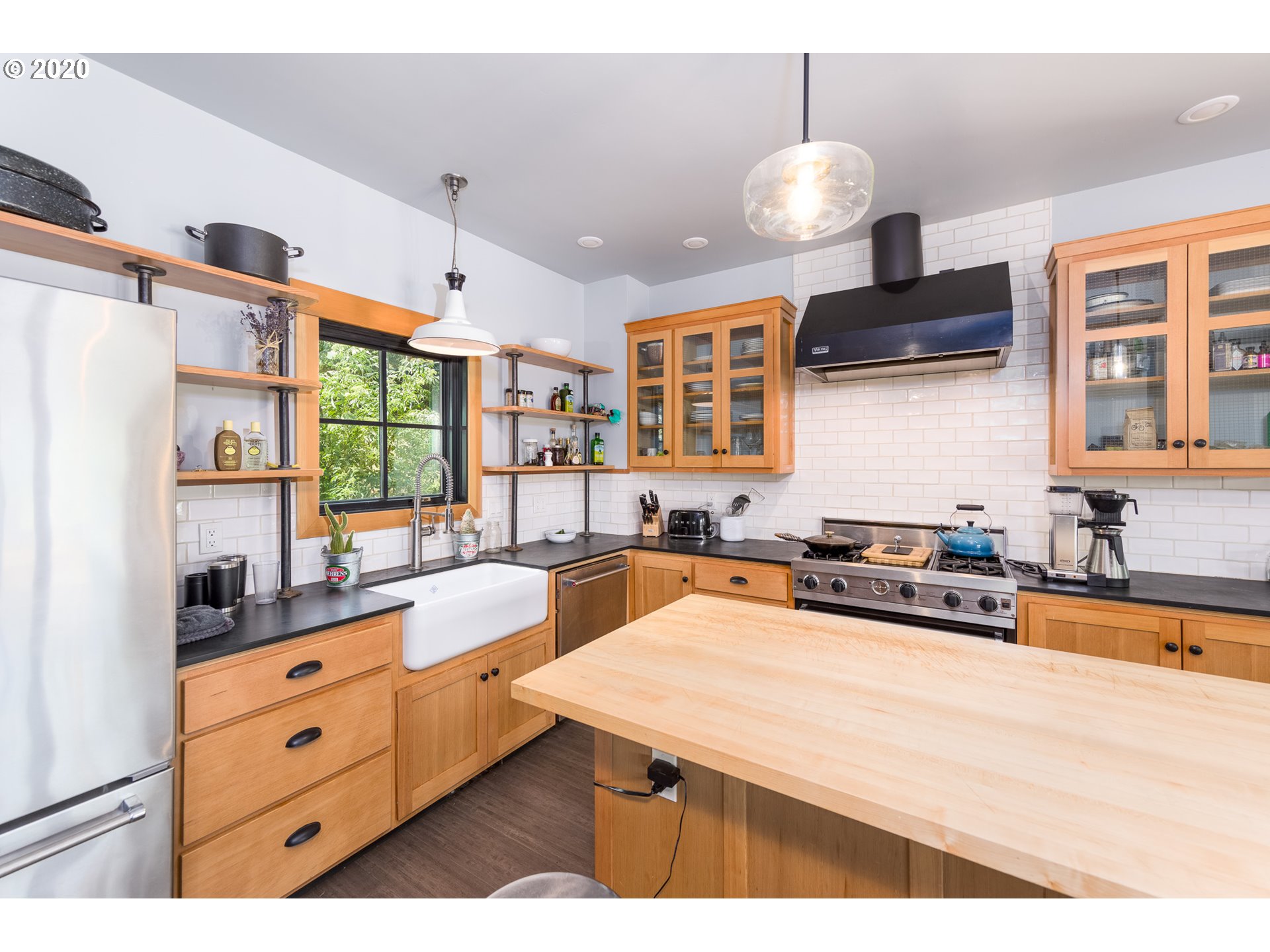 307 Center Street Mosier, OR 97040 - Photo 4 of 25 Gallery Image 4