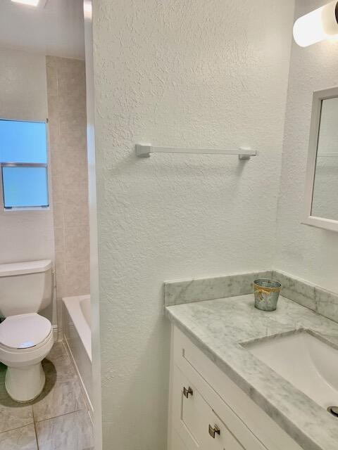 818 South Emerald Drive Key Largo, FL 33037 - Photo 14 of 44 GUEST BATHROOM HAS TUB