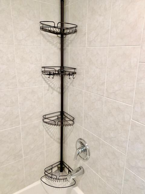 818 South Emerald Drive Key Largo, FL 33037 - Photo 16 of 44 GUEST TUB HAS TILED WALLS