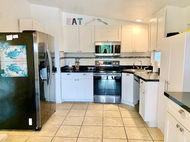 818 South Emerald Drive Key Largo, FL 33037 - Photo 4 of 44 KITCHEN..