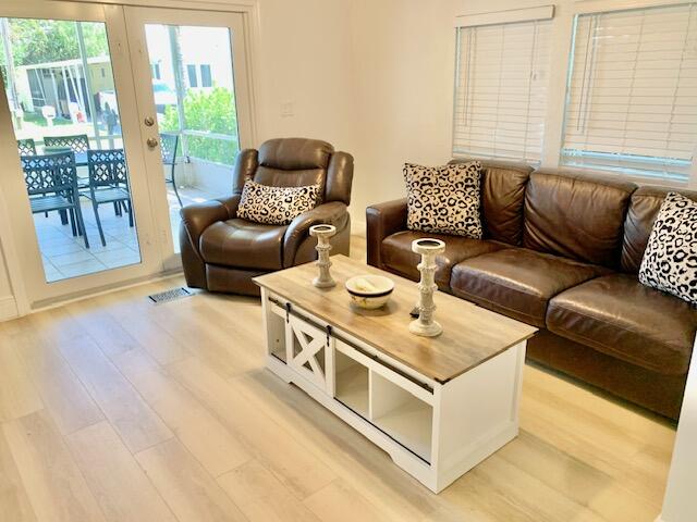 818 South Emerald Drive Key Largo, FL 33037 - Photo 9 of 44 LIVING ROOM