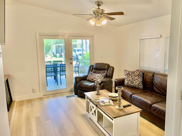 818 South Emerald Drive Key Largo, FL 33037 - Photo 10 of 44 LIVING ROOM VIEW