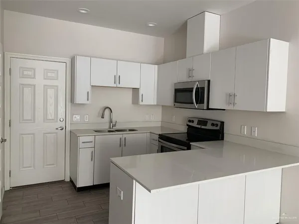 $950 | 420 Teague Avenue, Unit 4, Edinburg, TX 78539