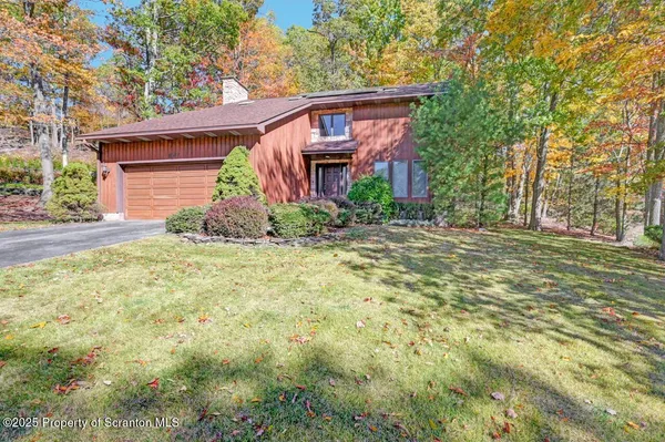 $584,900 | 607 Skyline Drive South, Clarks Summit, PA 18411