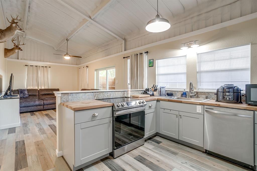 303 Gandy Street Lipan, TX 76462 - Photo 11 of 37