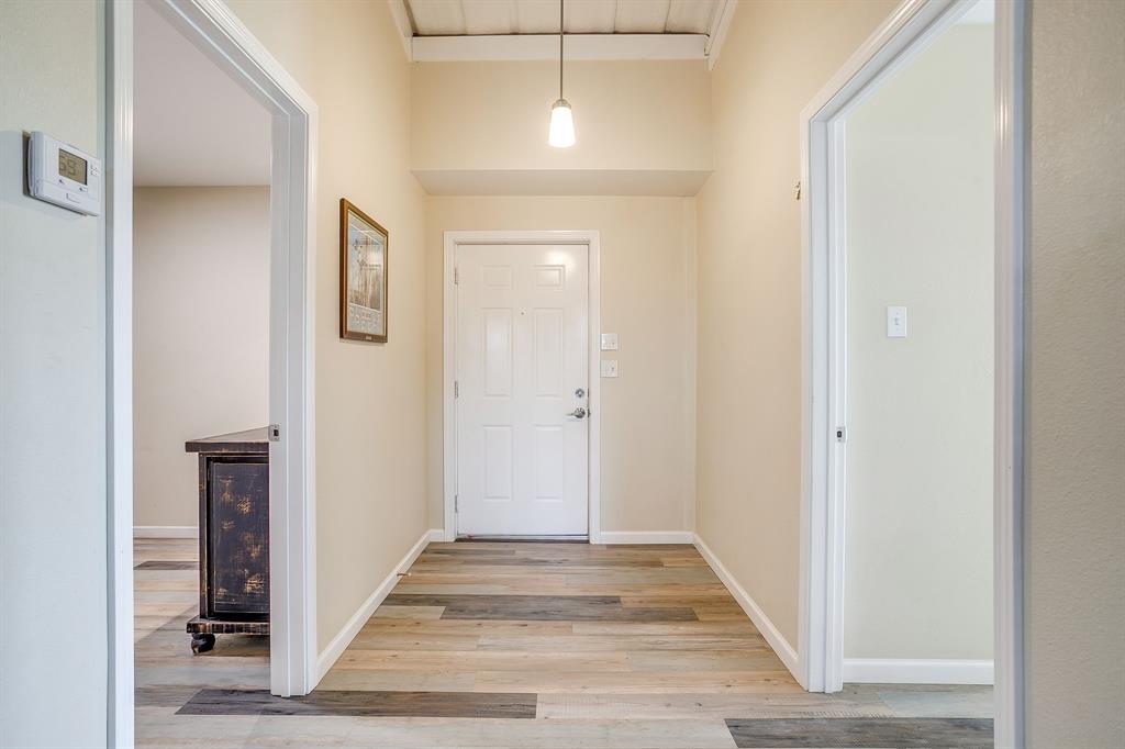 303 Gandy Street Lipan, TX 76462 - Photo 6 of 37