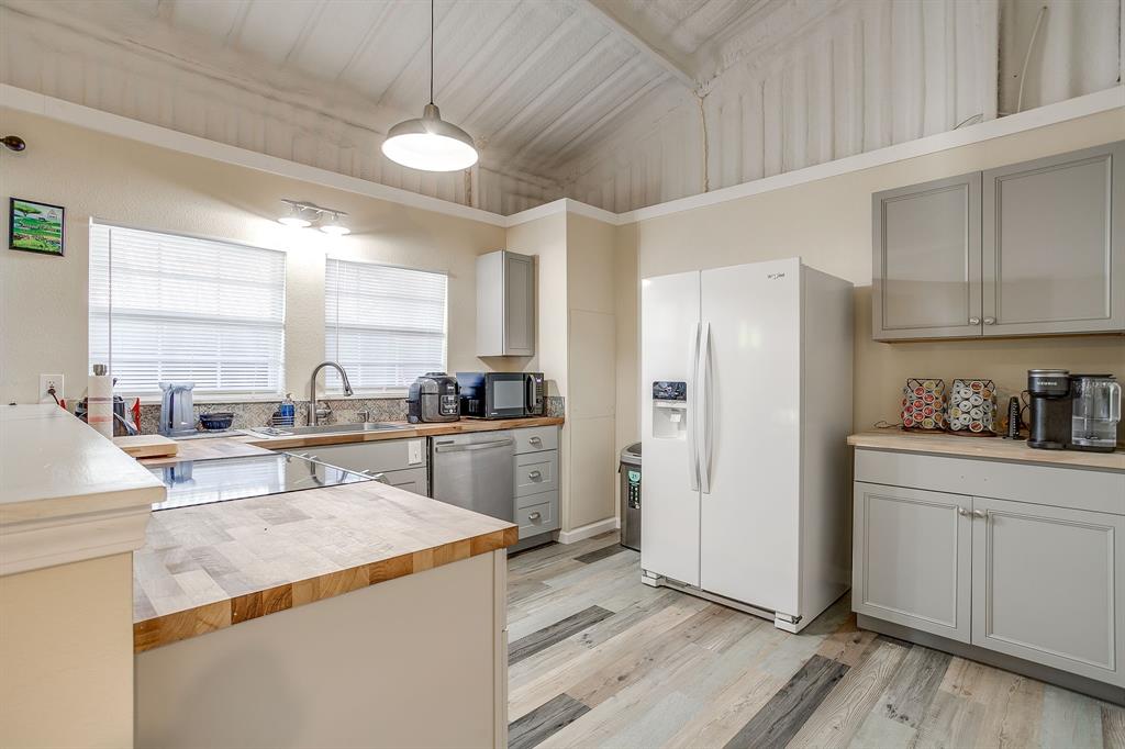 303 Gandy Street Lipan, TX 76462 - Photo 9 of 37