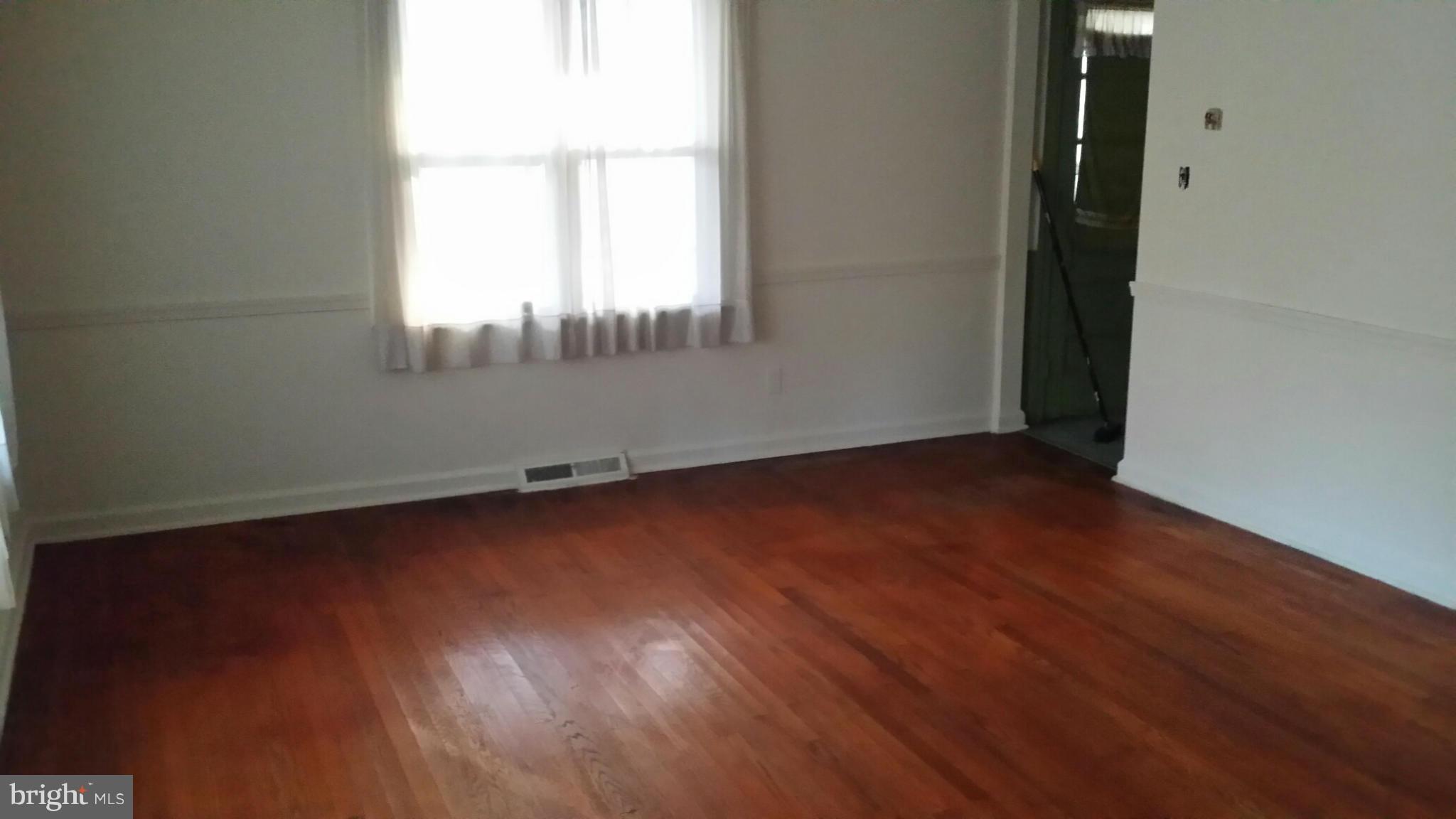 14477 Long Branch Road Woodford, VA 22580 - Photo 7 of 19 Living Room