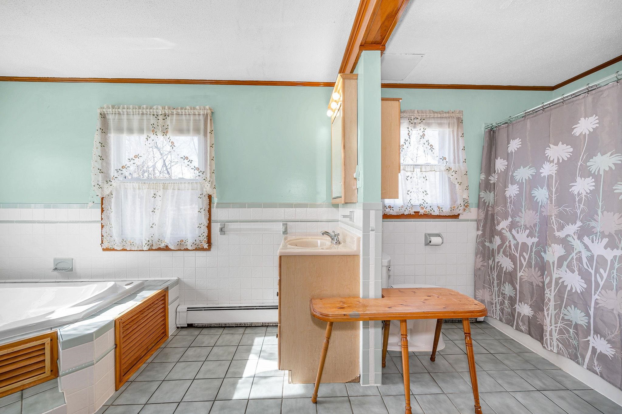 4 Paul Avenue Derry, NH 03038 - Photo 12 of 30