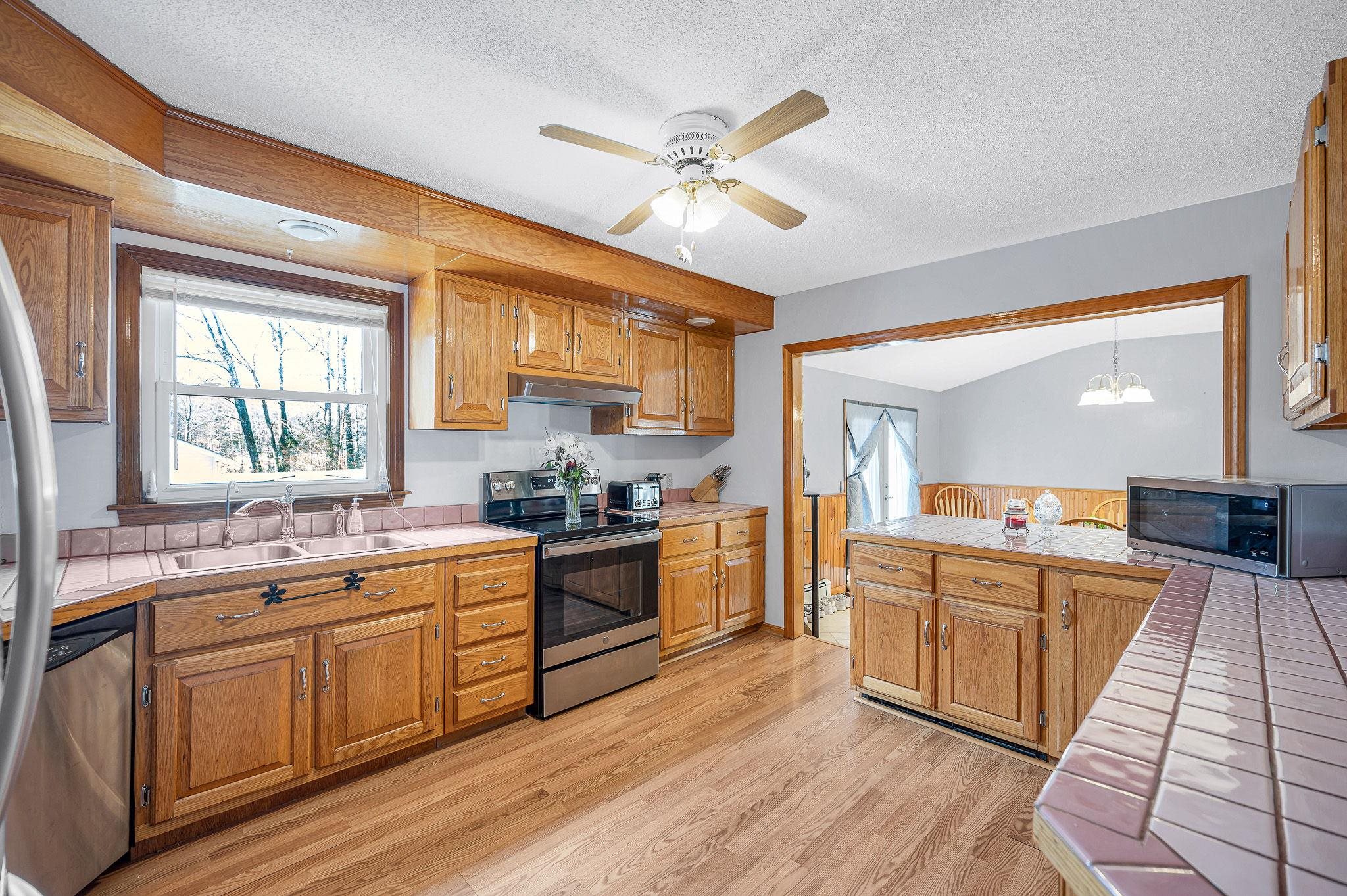 4 Paul Avenue Derry, NH 03038 - Photo 4 of 30