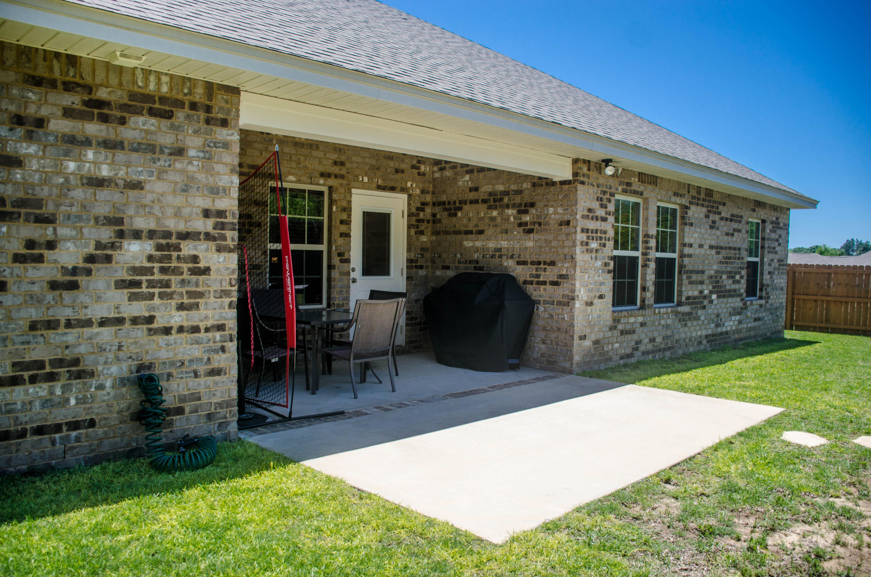 5184 Rabbit Crestview, FL 32539 - Photo 29 of 31 a view of a patio with a table and chairs under an umbrella