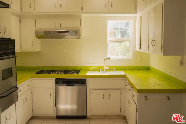 $8,700 | 2829 North Beachwood Drive, Los Angeles, CA 90068