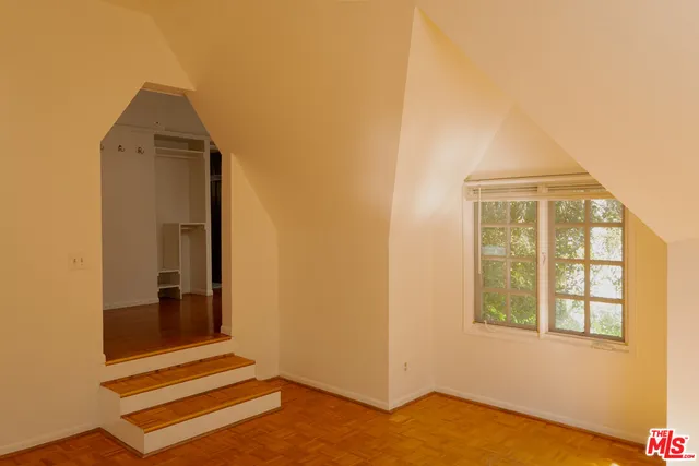 $8,700 | 2829 North Beachwood Drive, Los Angeles, CA 90068