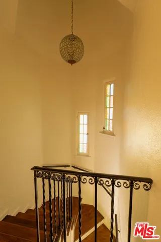 $8,700 | 2829 North Beachwood Drive, Los Angeles, CA 90068