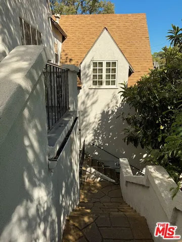 $8,700 | 2829 North Beachwood Drive, Los Angeles, CA 90068