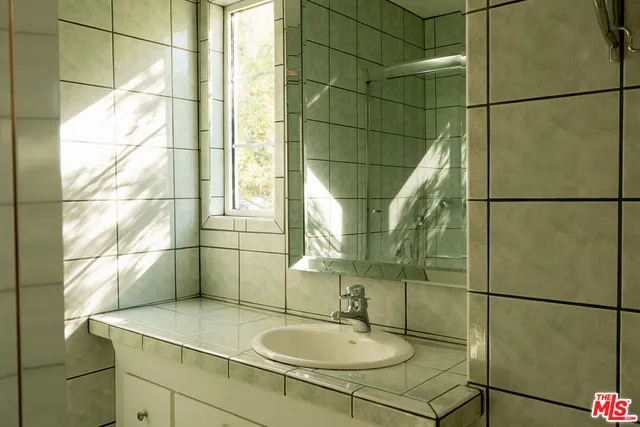 $8,700 | 2829 North Beachwood Drive, Los Angeles, CA 90068