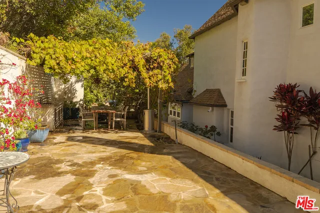 $8,700 | 2829 North Beachwood Drive, Los Angeles, CA 90068