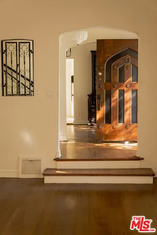 $8,700 | 2829 North Beachwood Drive, Los Angeles, CA 90068