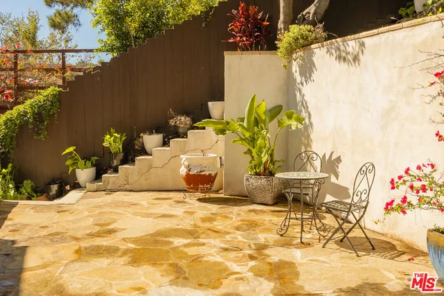 $8,700 | 2829 North Beachwood Drive, Los Angeles, CA 90068