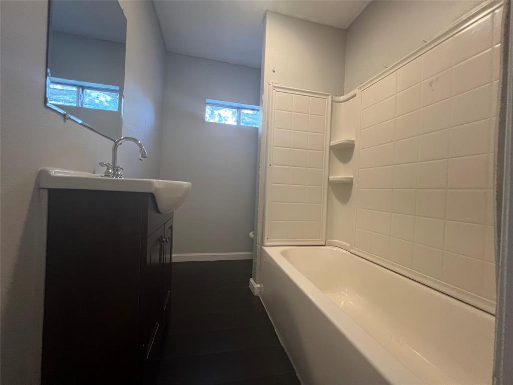 2722 Locust Avenue Dallas, TX 75216 - Photo 12 of 20 a bathroom with a bathtub and shower