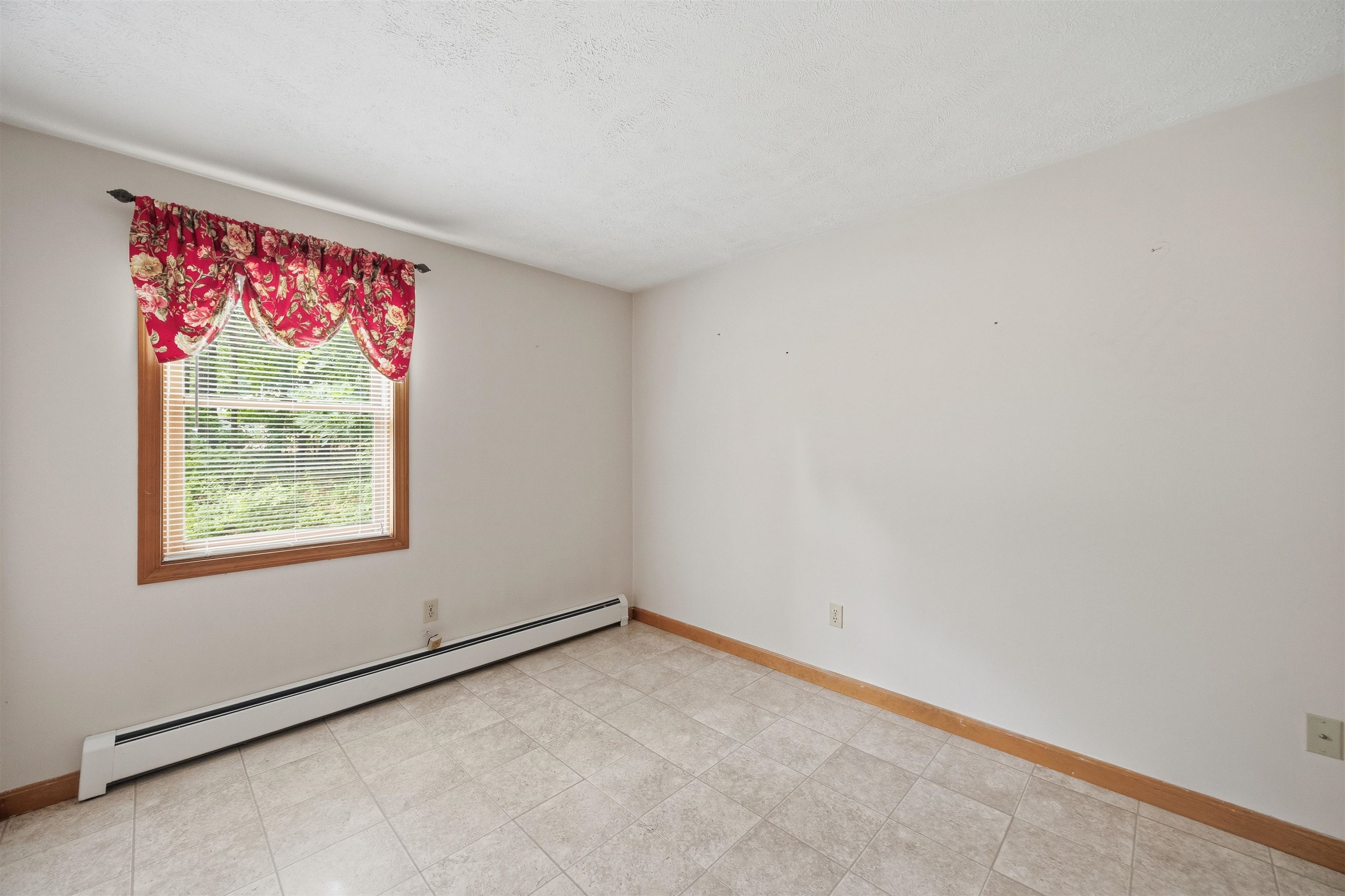 79 Lynchville Park Road Goffstown, NH 03045 - Photo 4 of 42