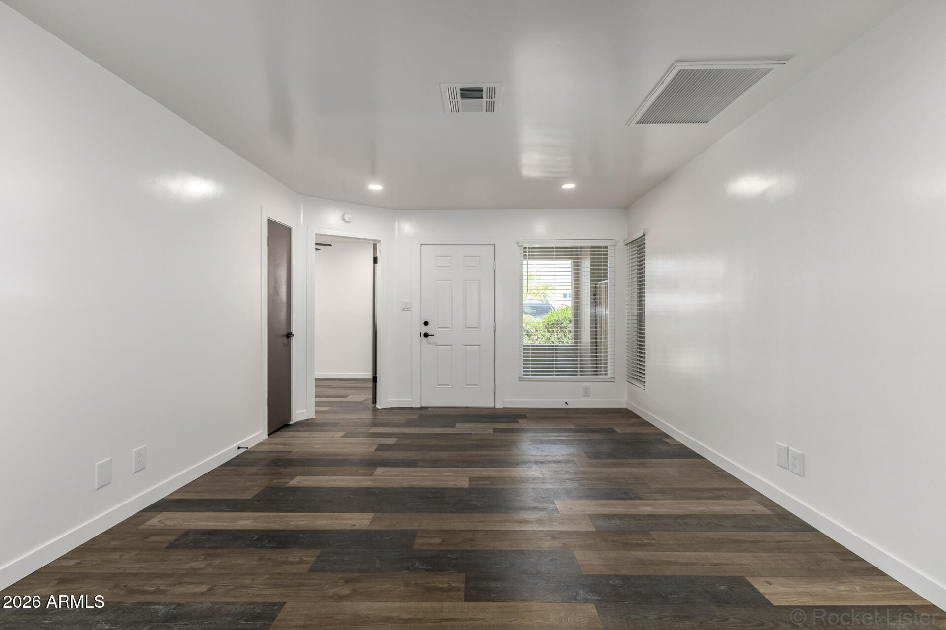 95 North Cooper Road, Unit 50 Chandler, AZ 85225 - Photo 10 of 46 10 Cooper 50
