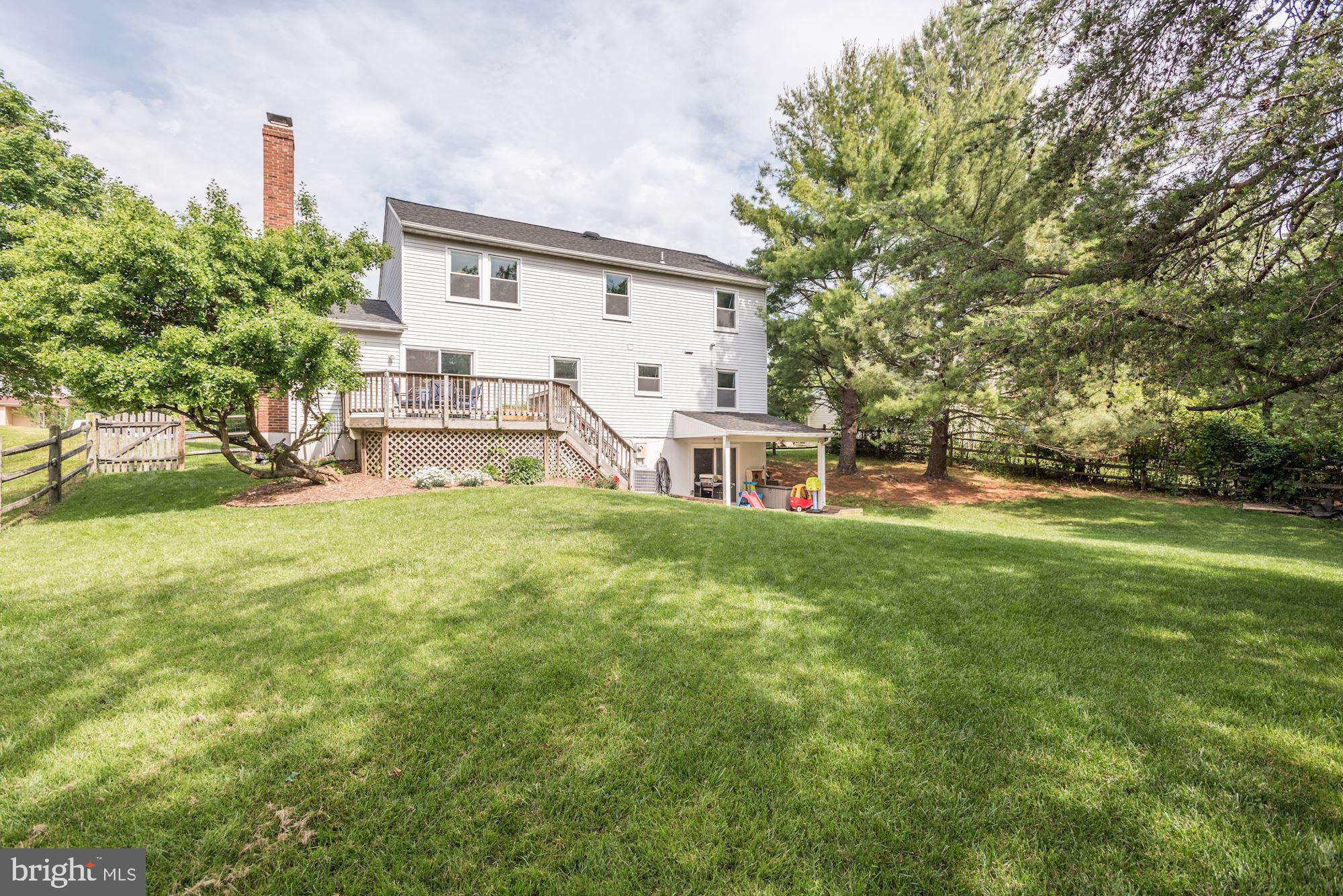 2233 Halter Lane Reston, VA 20191 - Photo 29 of 34 So much space to run and play