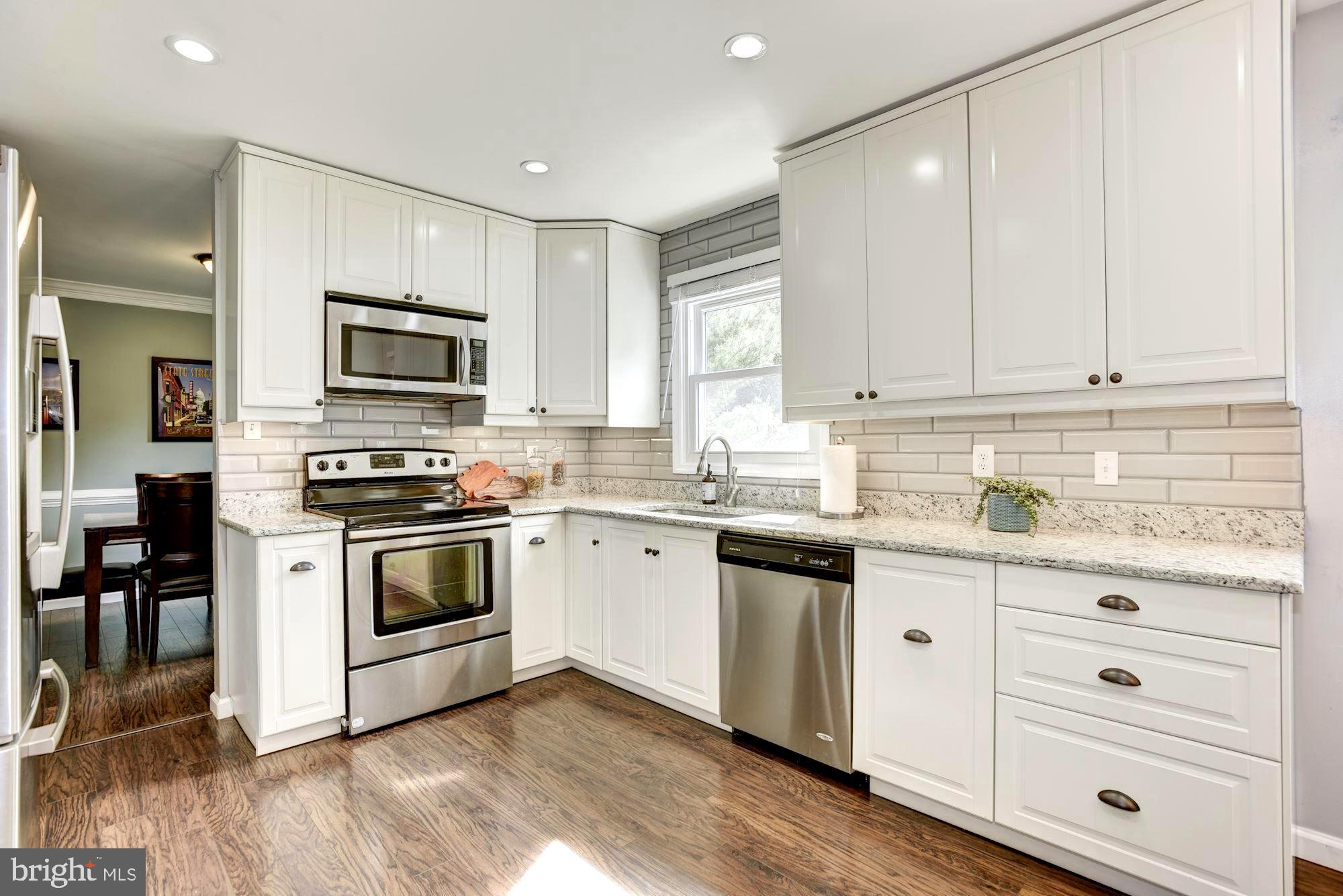2233 Halter Lane Reston, VA 20191 - Photo 6 of 34 All stainless steel appliances