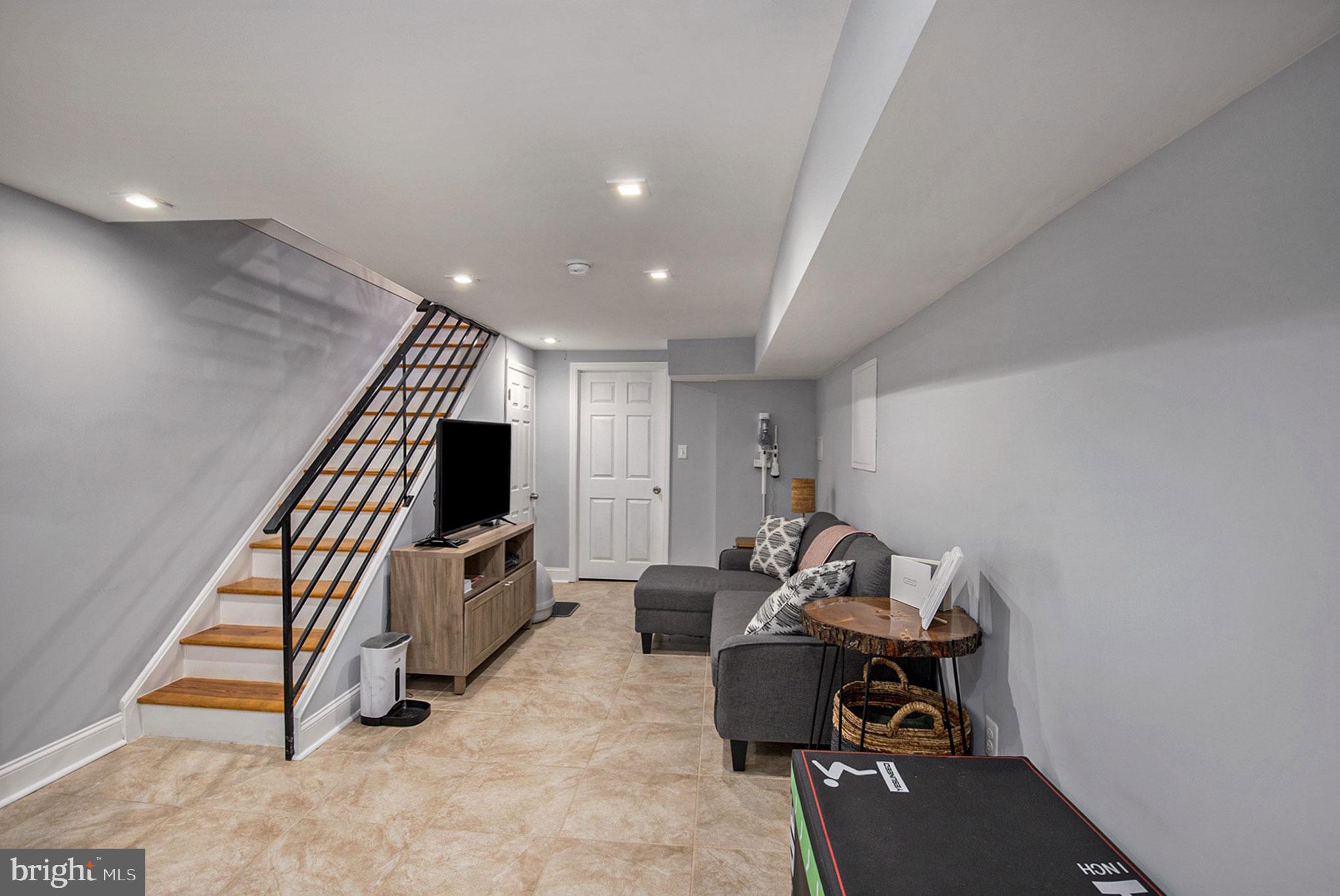 2009 Mercy Street Philadelphia, PA 19145 - Photo 15 of 28