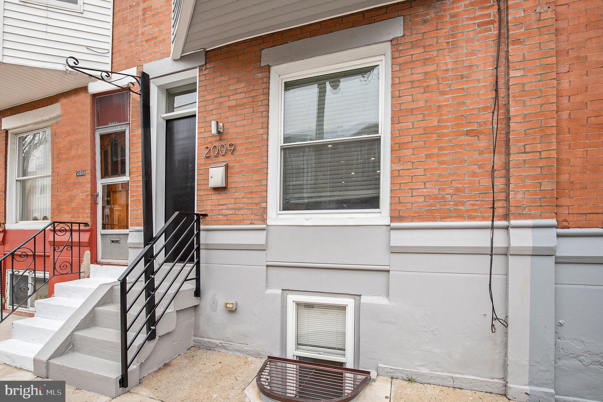 2009 Mercy Street Philadelphia, PA 19145 - Photo 2 of 28