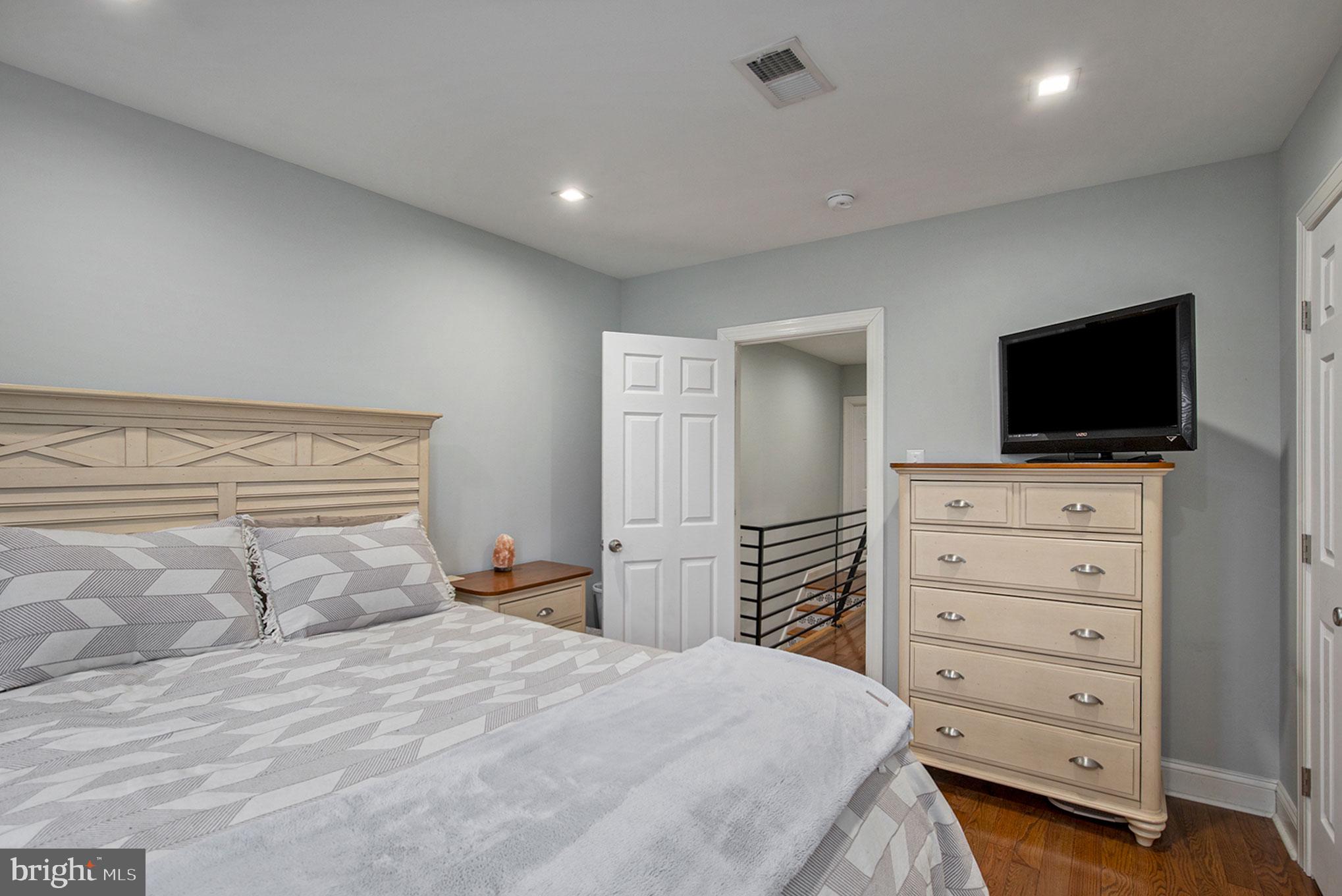 2009 Mercy Street Philadelphia, PA 19145 - Photo 25 of 28