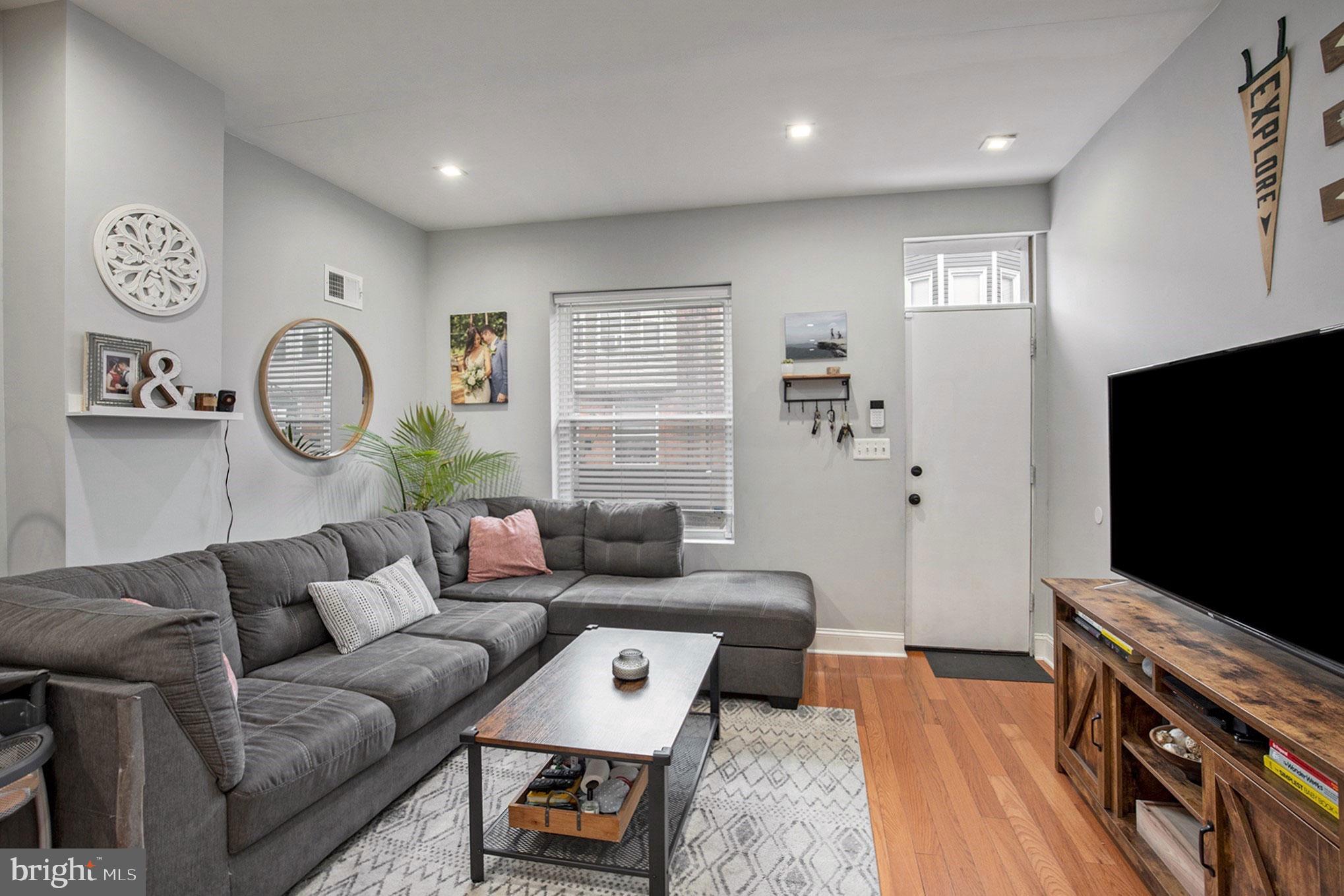 2009 Mercy Street Philadelphia, PA 19145 - Photo 6 of 28