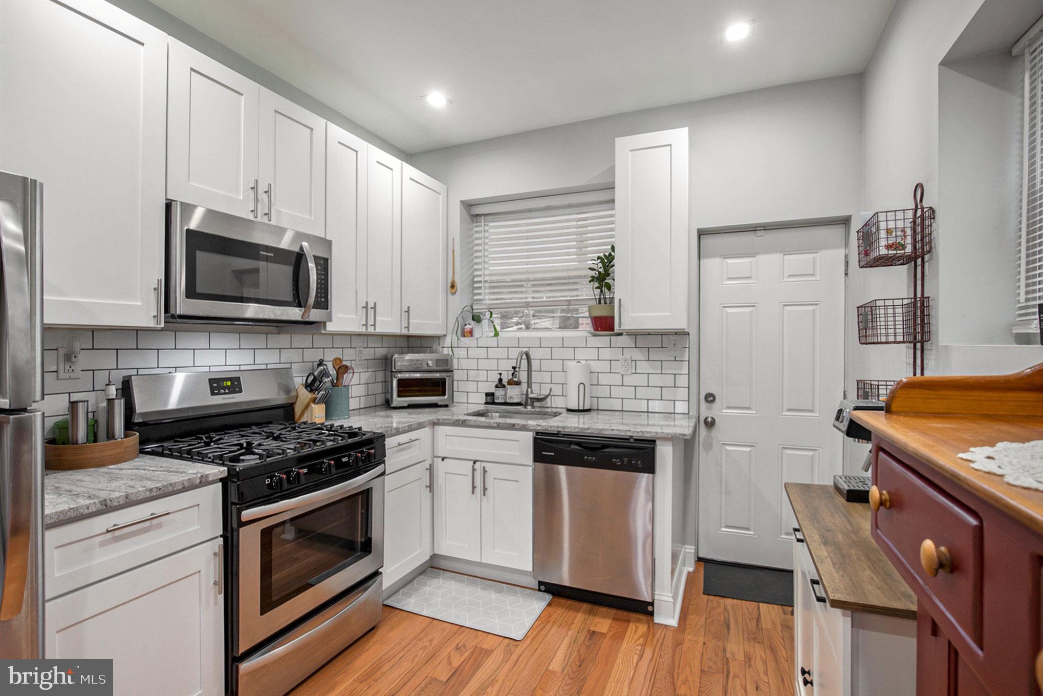 2009 Mercy Street Philadelphia, PA 19145 - Photo 8 of 28