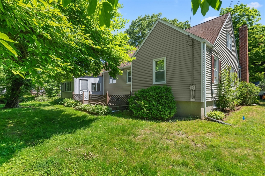 27 Kinnicutt Road Worcester, MA 01602 - Photo 31 of 38