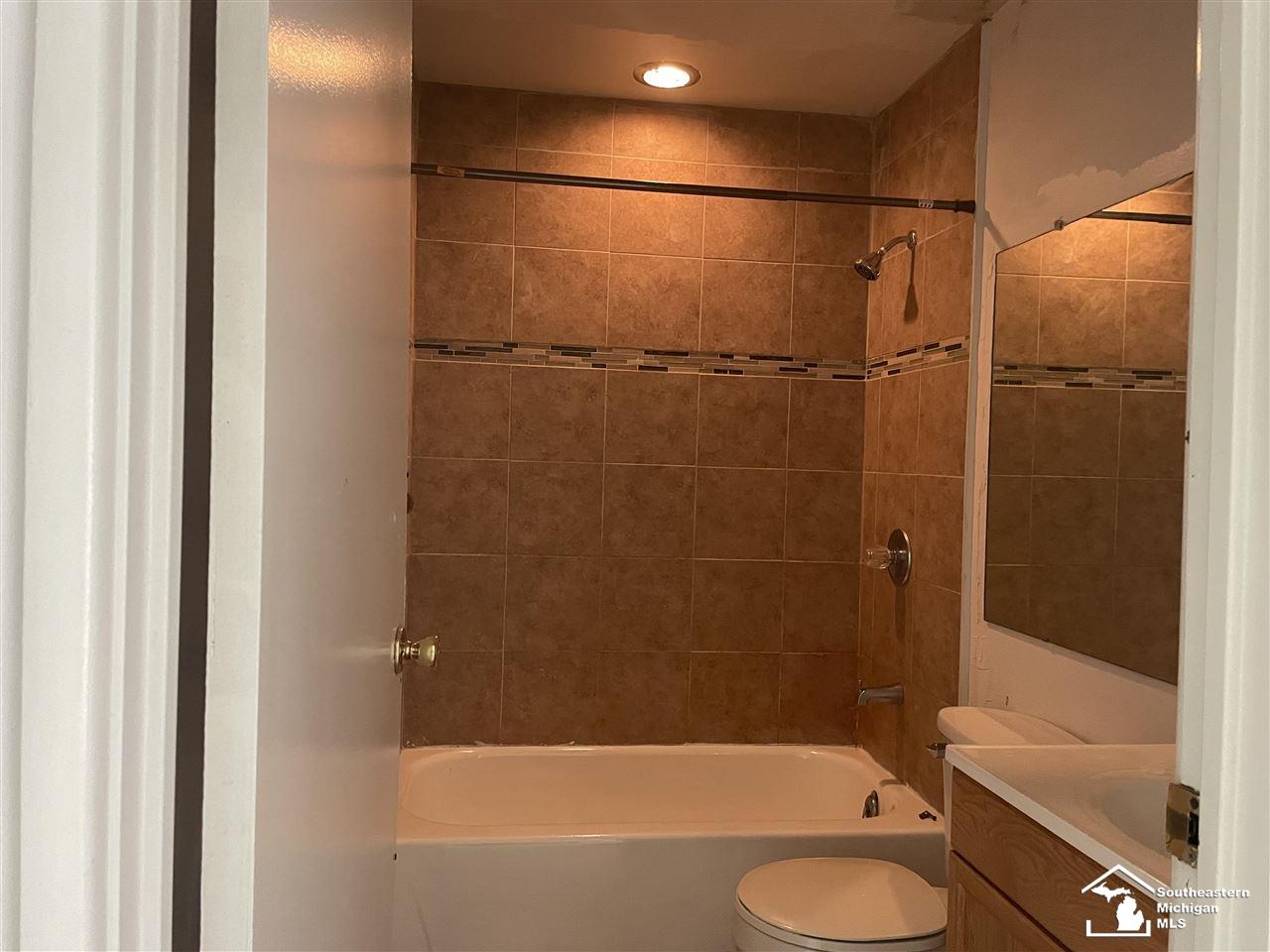 42444 Barchester Road Canton, MI 48187 - Photo 15 of 39