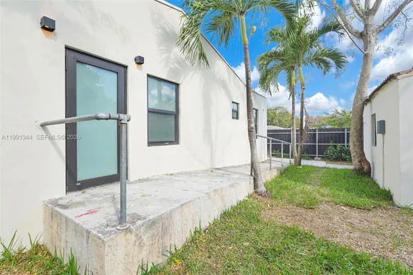 $7,500 | 4721 Northwest 6th Avenue, Miami, FL 33127