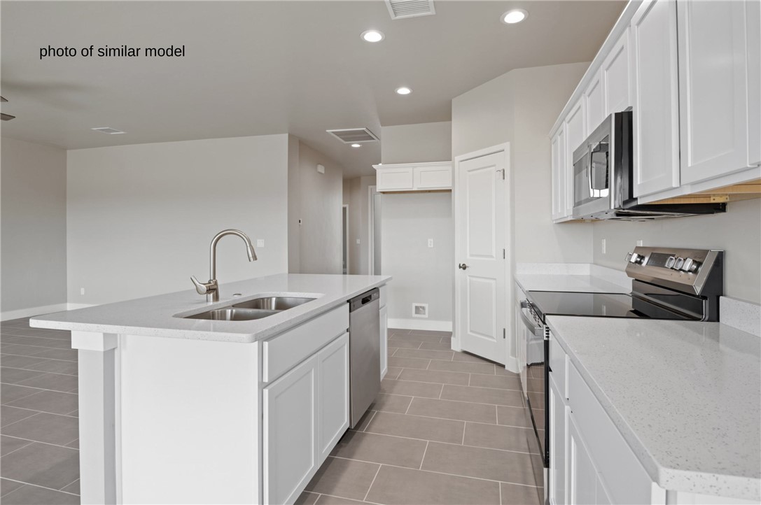 3356 Higley Road Golden Valley, AZ 86413 - Photo 9 of 21 Kitchen