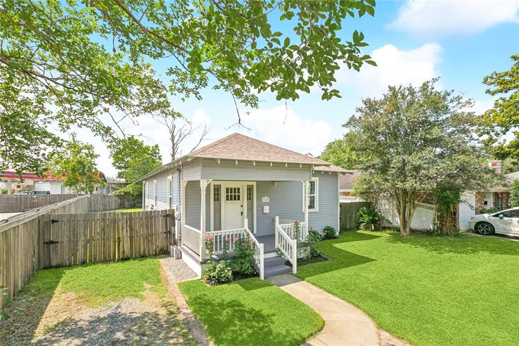 220 Moss Lane River Ridge, LA 70123 - Photo 2 of 20