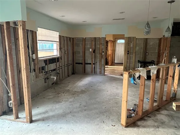 a view of a livingroom with furniture